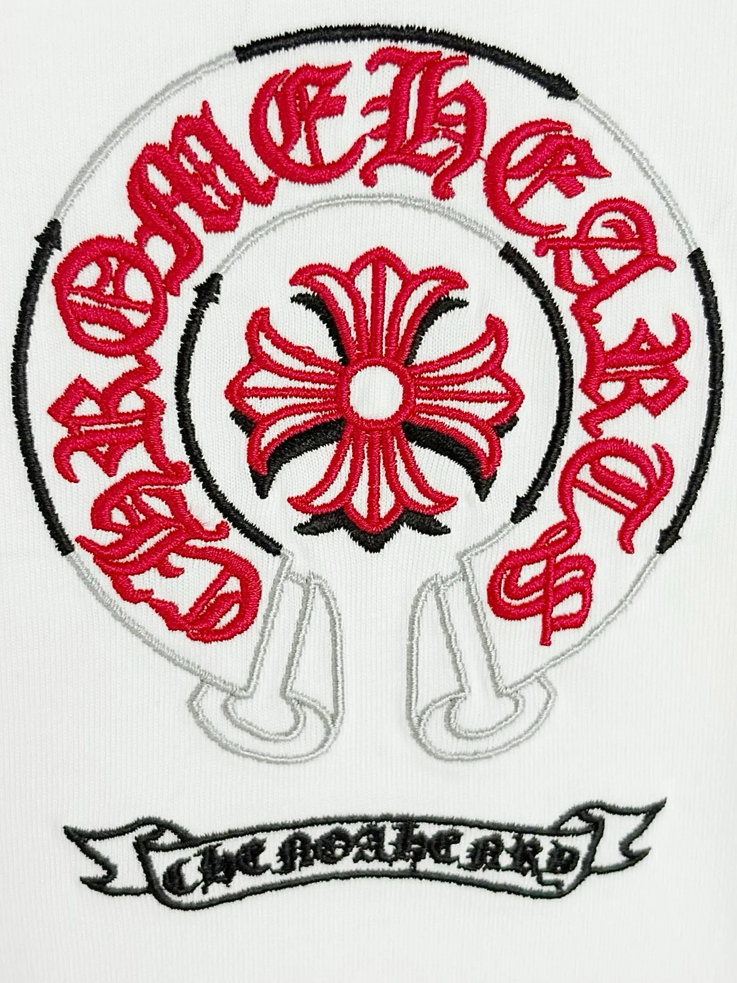 P150 [High Quality] Chrome Hearts New embroidered horseshoe logo brand logo on the front and rear panels are designed with heavy craftsmanship of 100,000 needle embroidery. High-end customized 32-count 280g fabric. Soft to the touch. Comfortable to wear. Exquisite stitching. Fine workmanship. The upper body effect is incomparably handsome! Same style for men and women, color: white, black size: S to xL